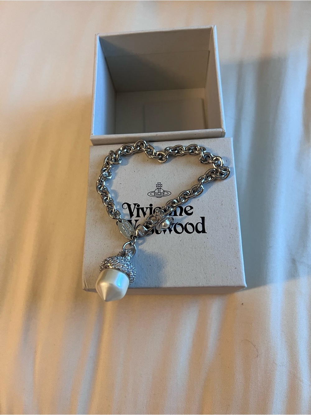 Vivienne Westwood Acorn Lucille Pearl Drop Cluster Bracelet - Picture 2 of 6